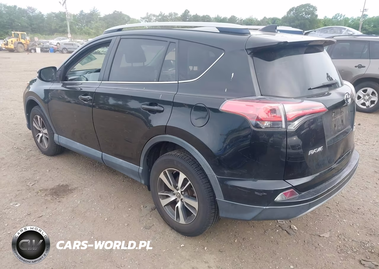 2018 Toyota Rav4 Xle VIN:2T3RFREVXJW817231 - 3