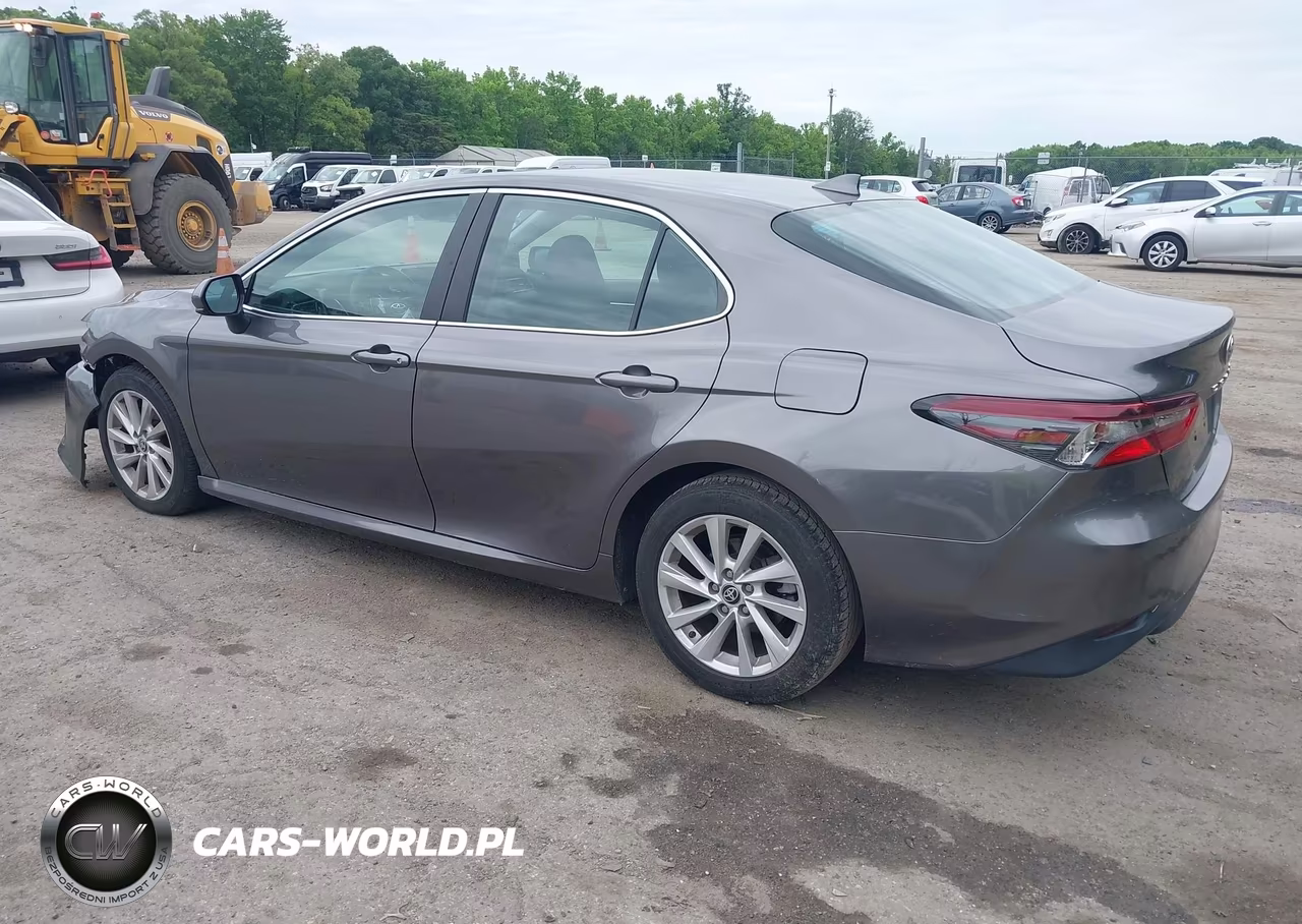 2021 Toyota Camry Le VIN:4T1C11AK2MU533686 - 3