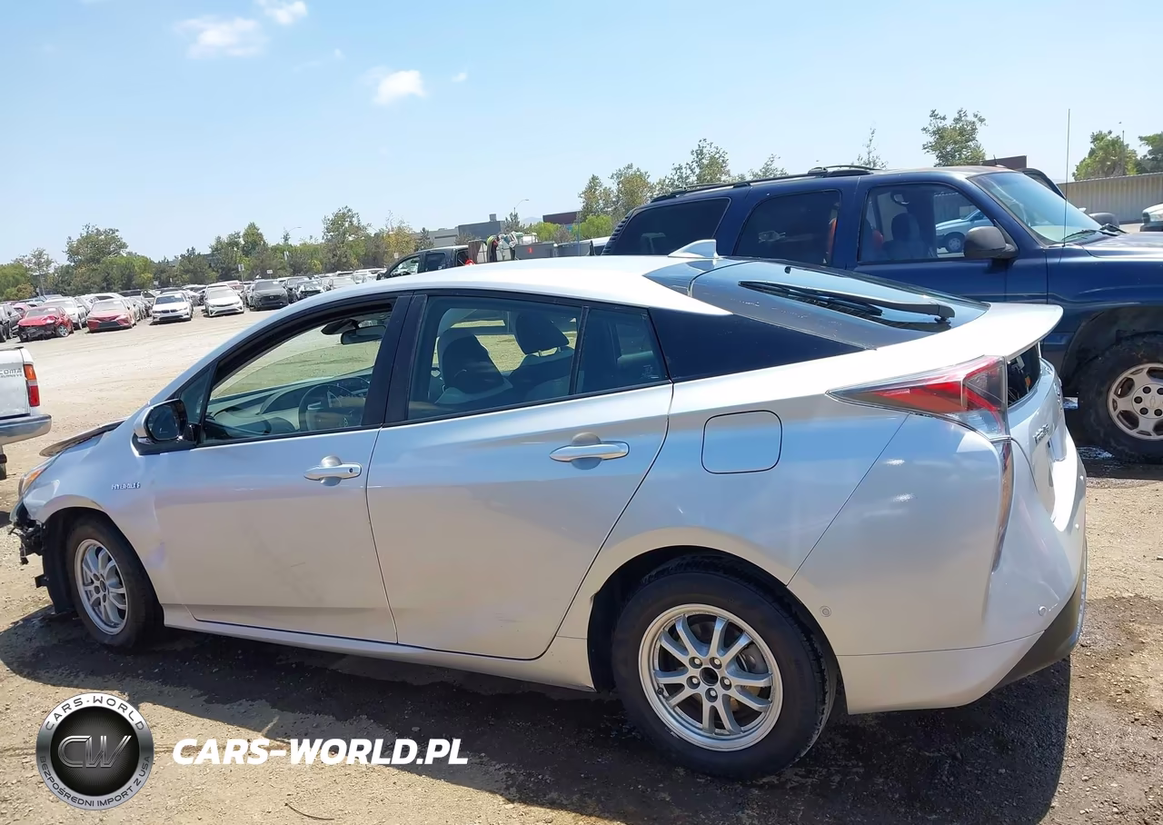 2018 Toyota Prius Three VIN:JTDKARFU5J3065138 - 15
