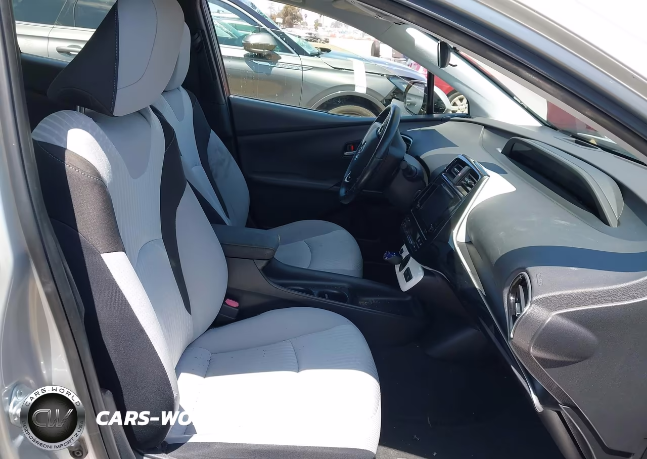 2018 Toyota Prius Three VIN:JTDKARFU5J3065138 - 5