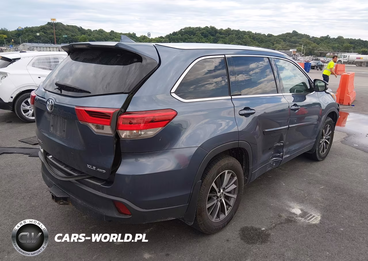 2017 Toyota Highlander Xle VIN:5TDJZRFH1HS394192 - 4