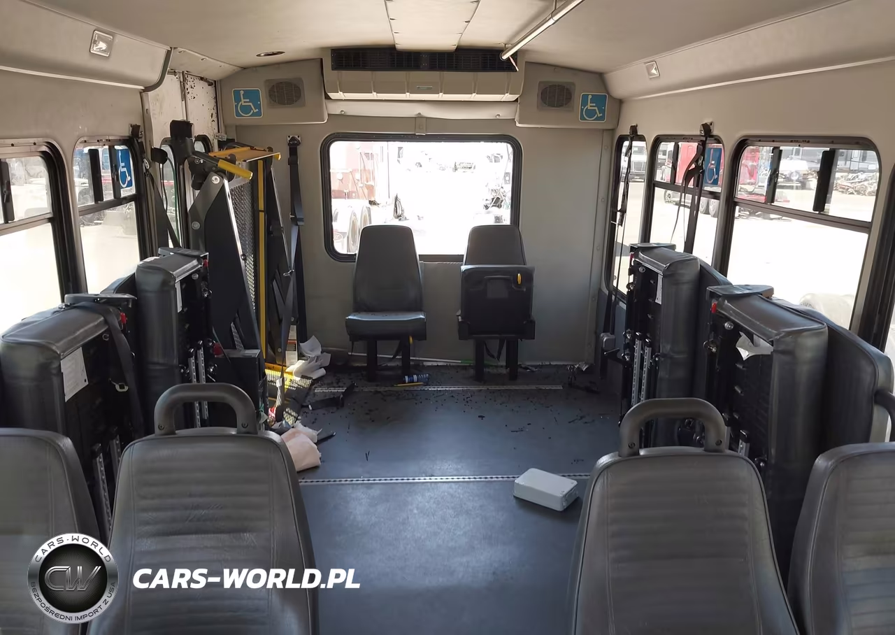 2018 Ford E-350 Cutaway VIN:1FDEE3F68JDC20979 - 3