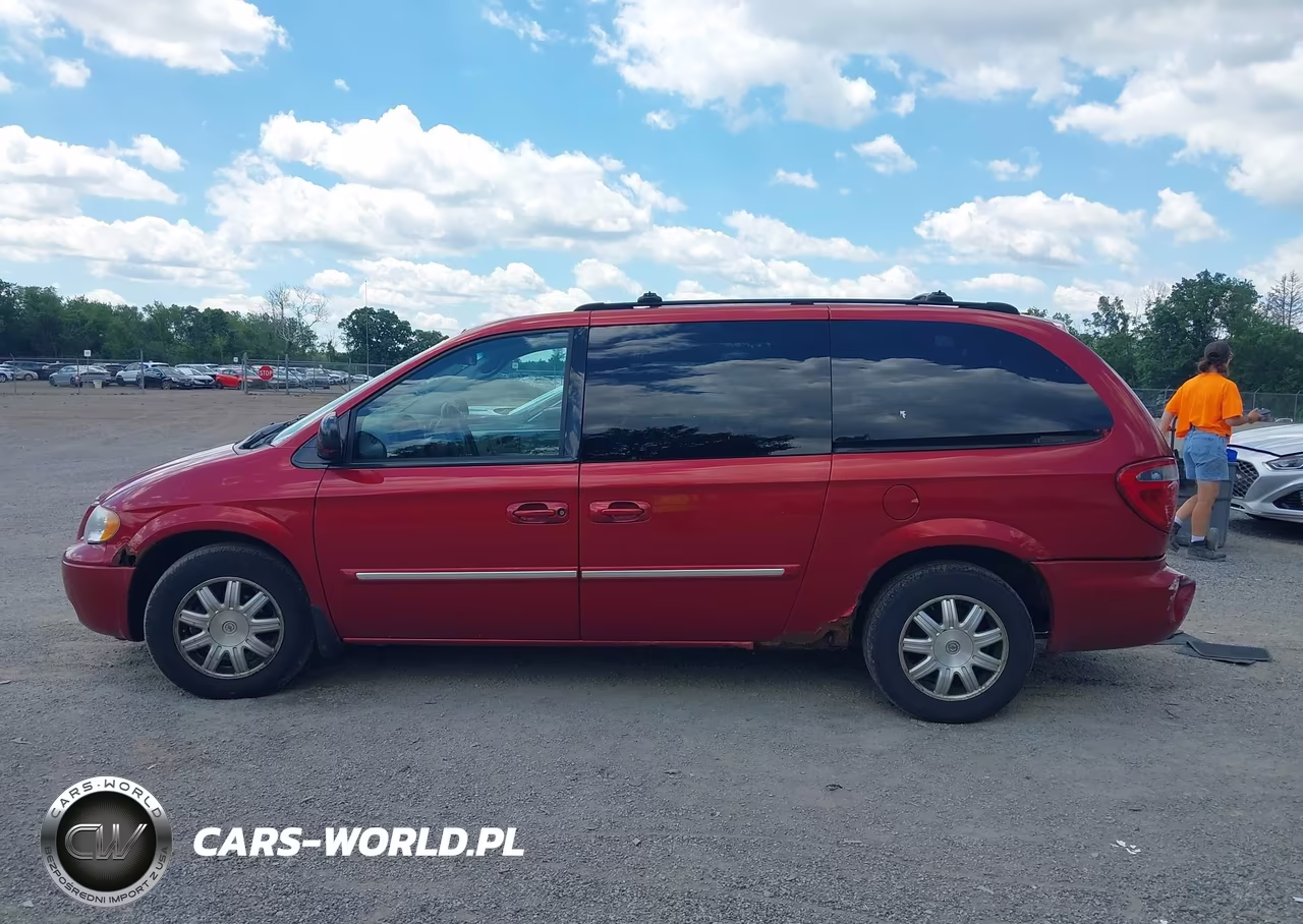 2005 Chrysler Town & Country Touring VIN:2C4GP54L15R211328 - 14