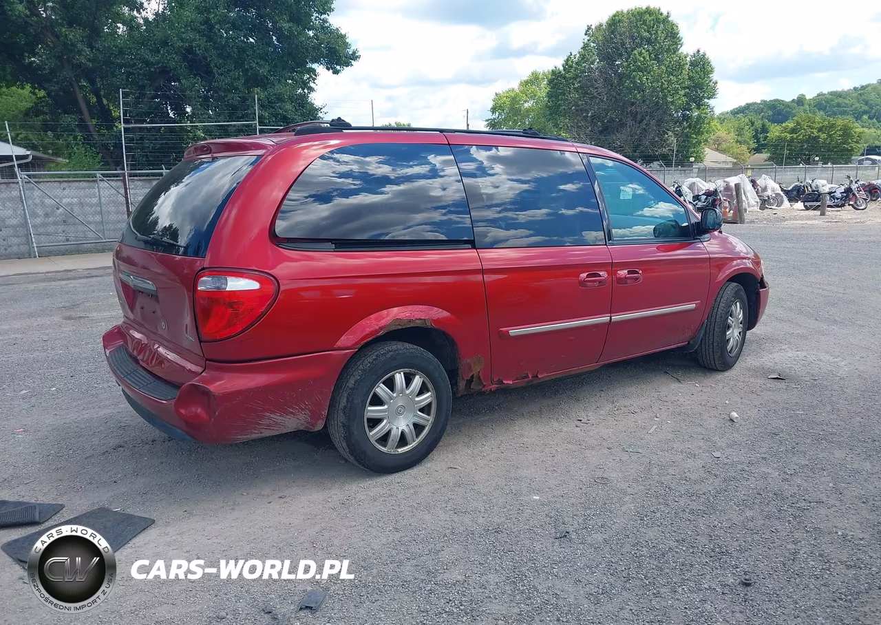 2005 Chrysler Town & Country Touring VIN:2C4GP54L15R211328 - 4