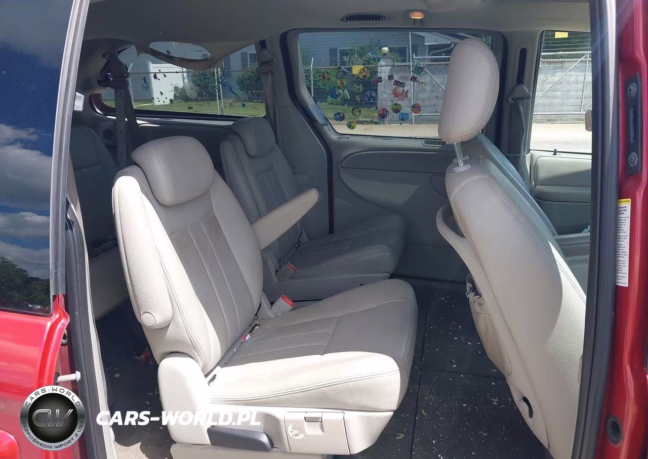 2005 Chrysler Town & Country Touring VIN:2C4GP54L15R211328 - 8