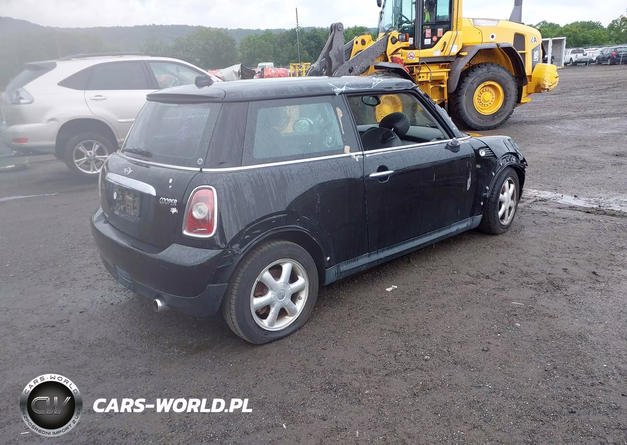 2009 Mini Cooper VIN:WMWMF33559TW73979 - 4