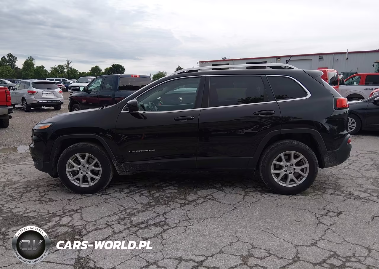 2018 Jeep Cherokee Latitude 4X4 VIN:1C4PJMCB7JD528449 - 14