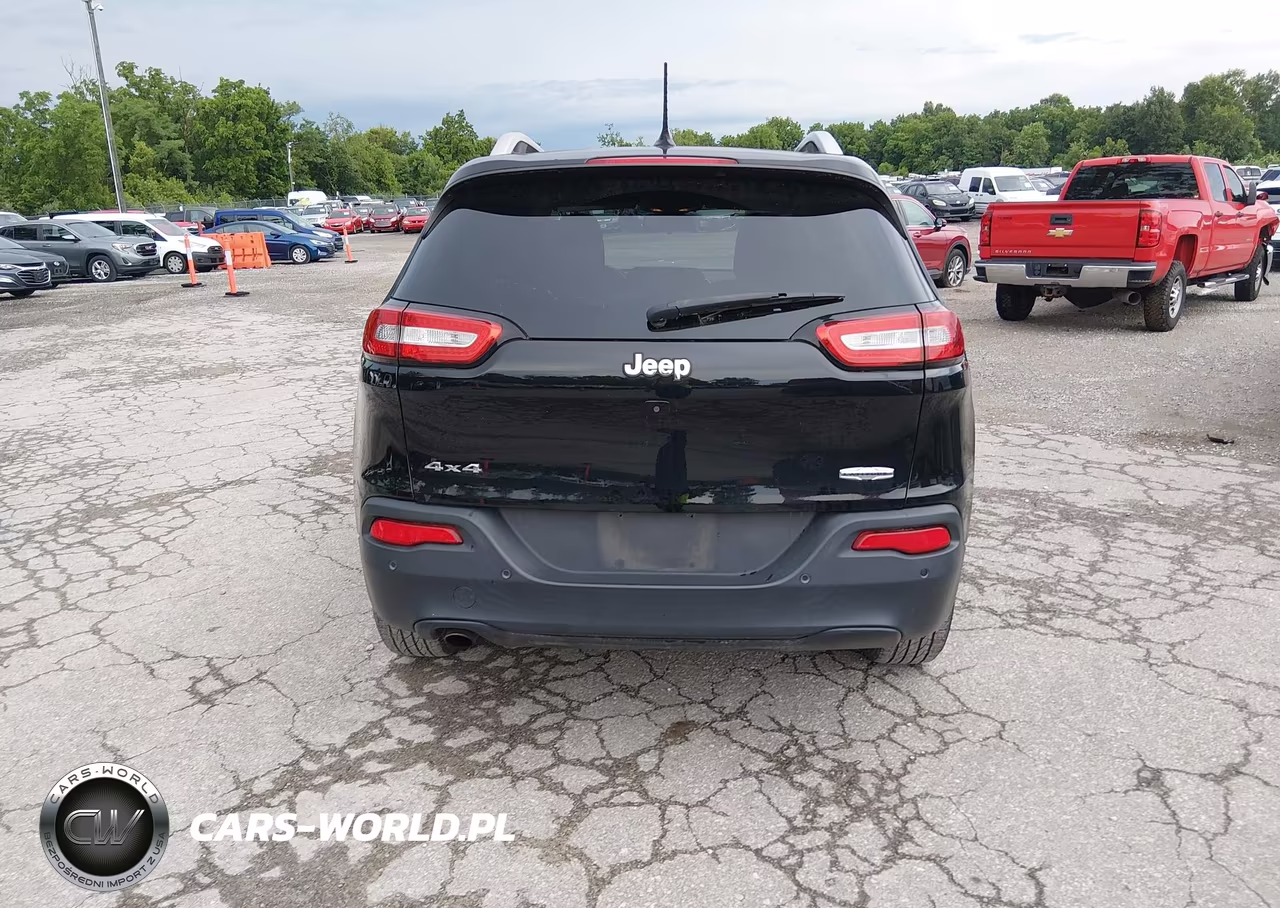 2018 Jeep Cherokee Latitude 4X4 VIN:1C4PJMCB7JD528449 - 16