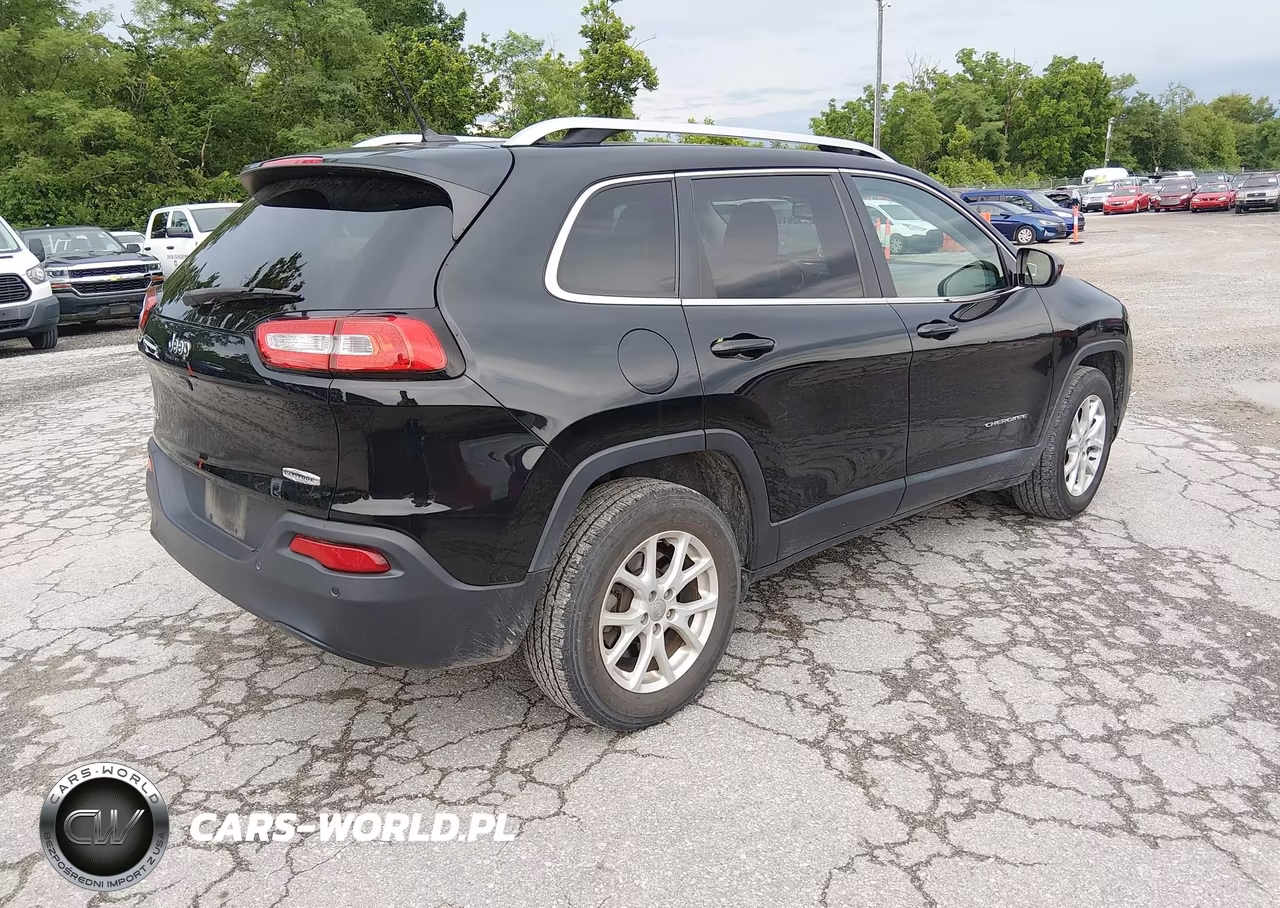 2018 Jeep Cherokee Latitude 4X4 VIN:1C4PJMCB7JD528449 - 4