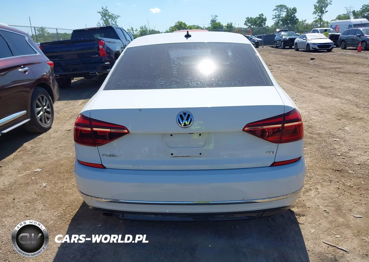 2018 Volkswagen Passat 2.0T R-Line-2.0T S VIN:1VWAA7A33JC013289 - 17