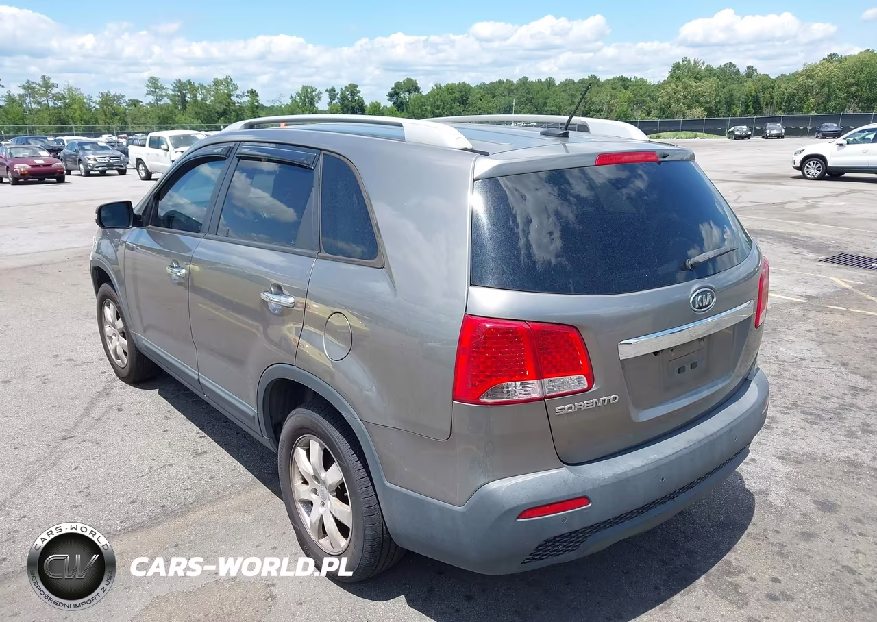 2011 Kia Sorento Lx VIN:5XYKT3A14BG103847 - 3