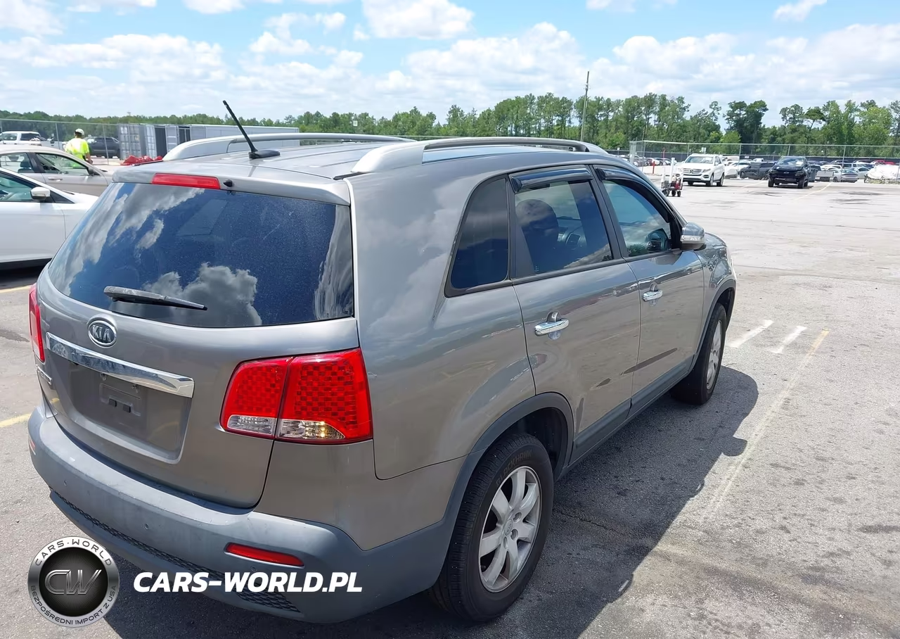 2011 Kia Sorento Lx VIN:5XYKT3A14BG103847 - 4