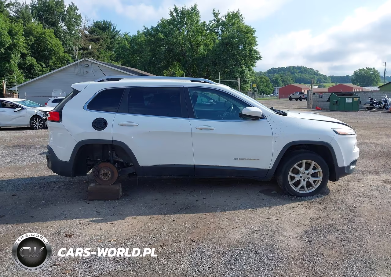 2015 Jeep Cherokee Latitude VIN:1C4PJMCS1FW702947 - 12
