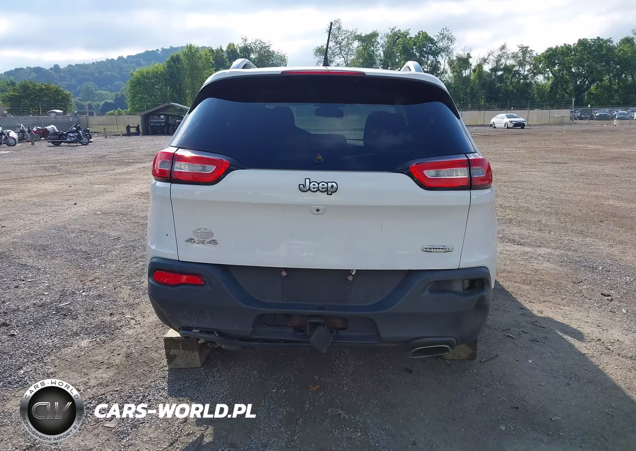 2015 Jeep Cherokee Latitude VIN:1C4PJMCS1FW702947 - 15