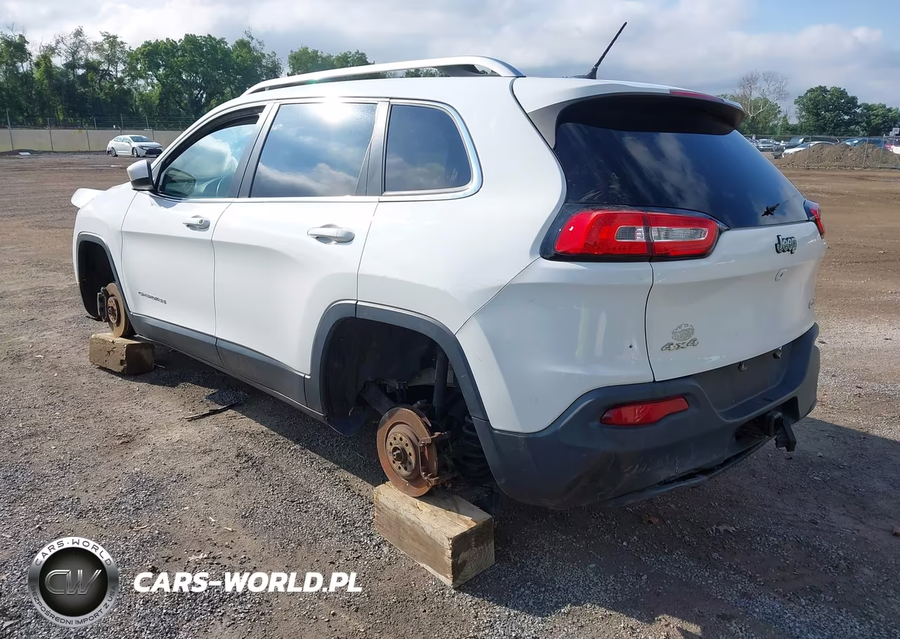 2015 Jeep Cherokee Latitude VIN:1C4PJMCS1FW702947 - 3