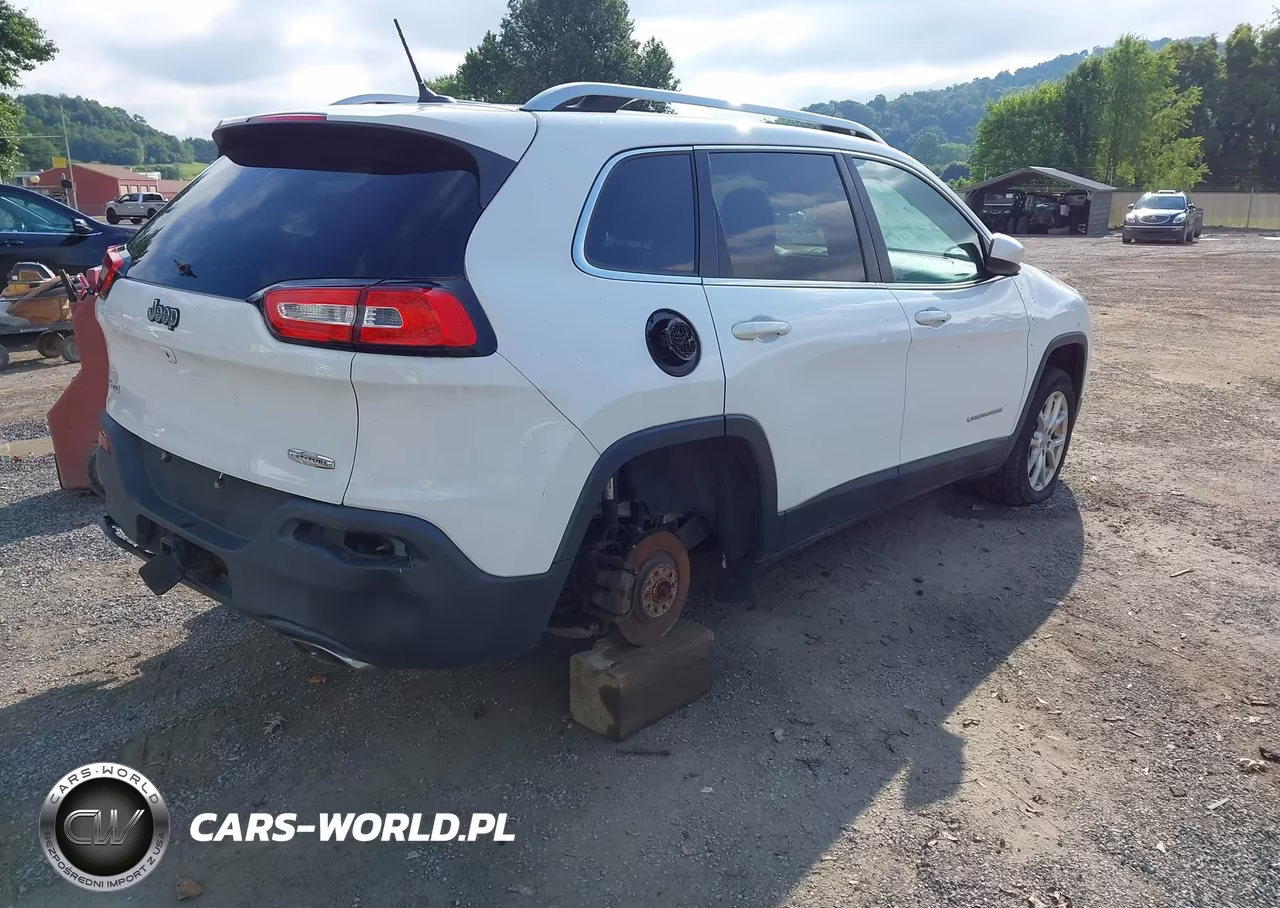 2015 Jeep Cherokee Latitude VIN:1C4PJMCS1FW702947 - 4