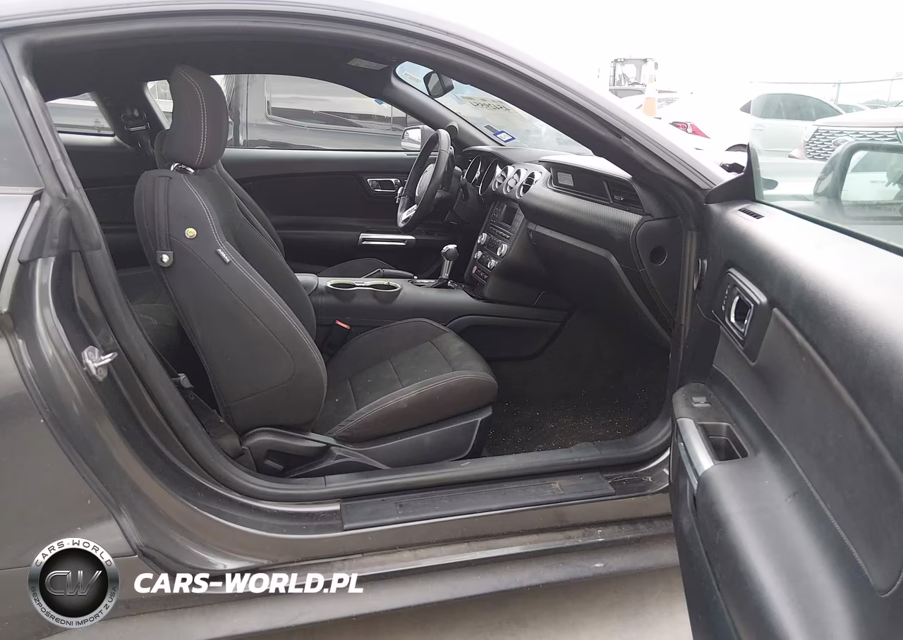 2017 Ford Mustang V6 VIN:1FA6P8AM6H5247419 - 5