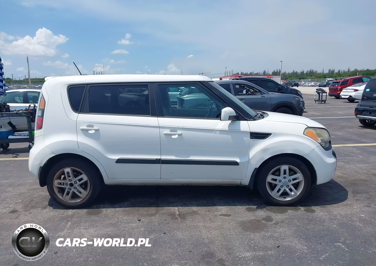 2011 Kia Soul + VIN:KNDJT2A20B7708847 - 13