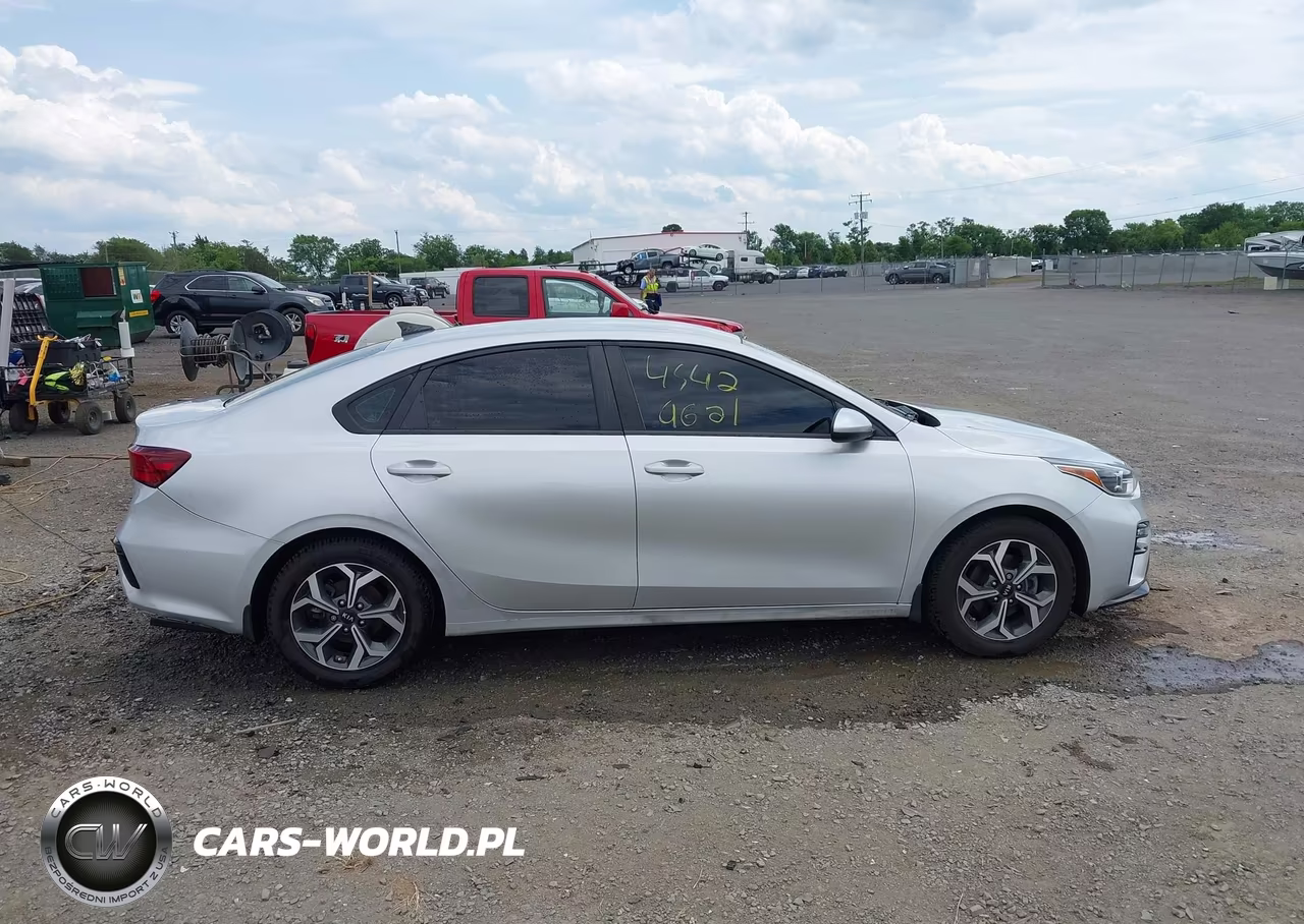 2021 Kia Forte Lxs VIN:3KPF24AD5ME275728 - 13
