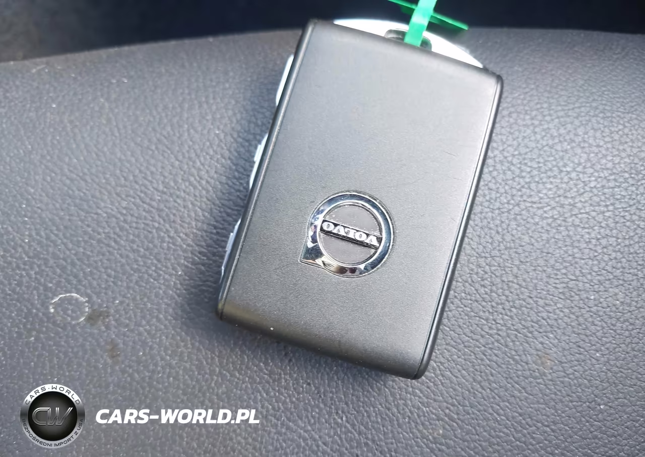 2025 Volvo Xc40 B5 Plus Dark Theme VIN:YV4L12UC9S2476603 - 11