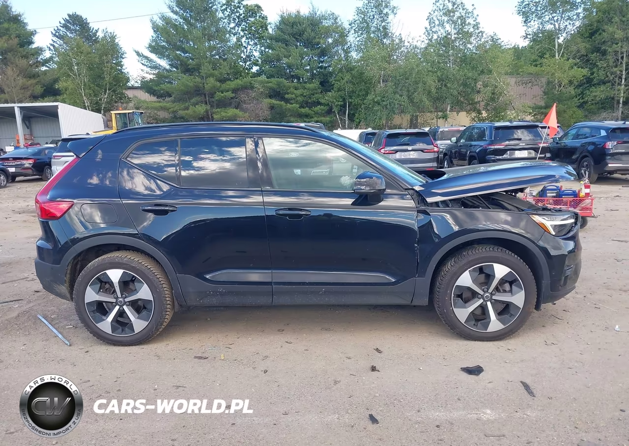 2025 Volvo Xc40 B5 Plus Dark Theme VIN:YV4L12UC9S2476603 - 13