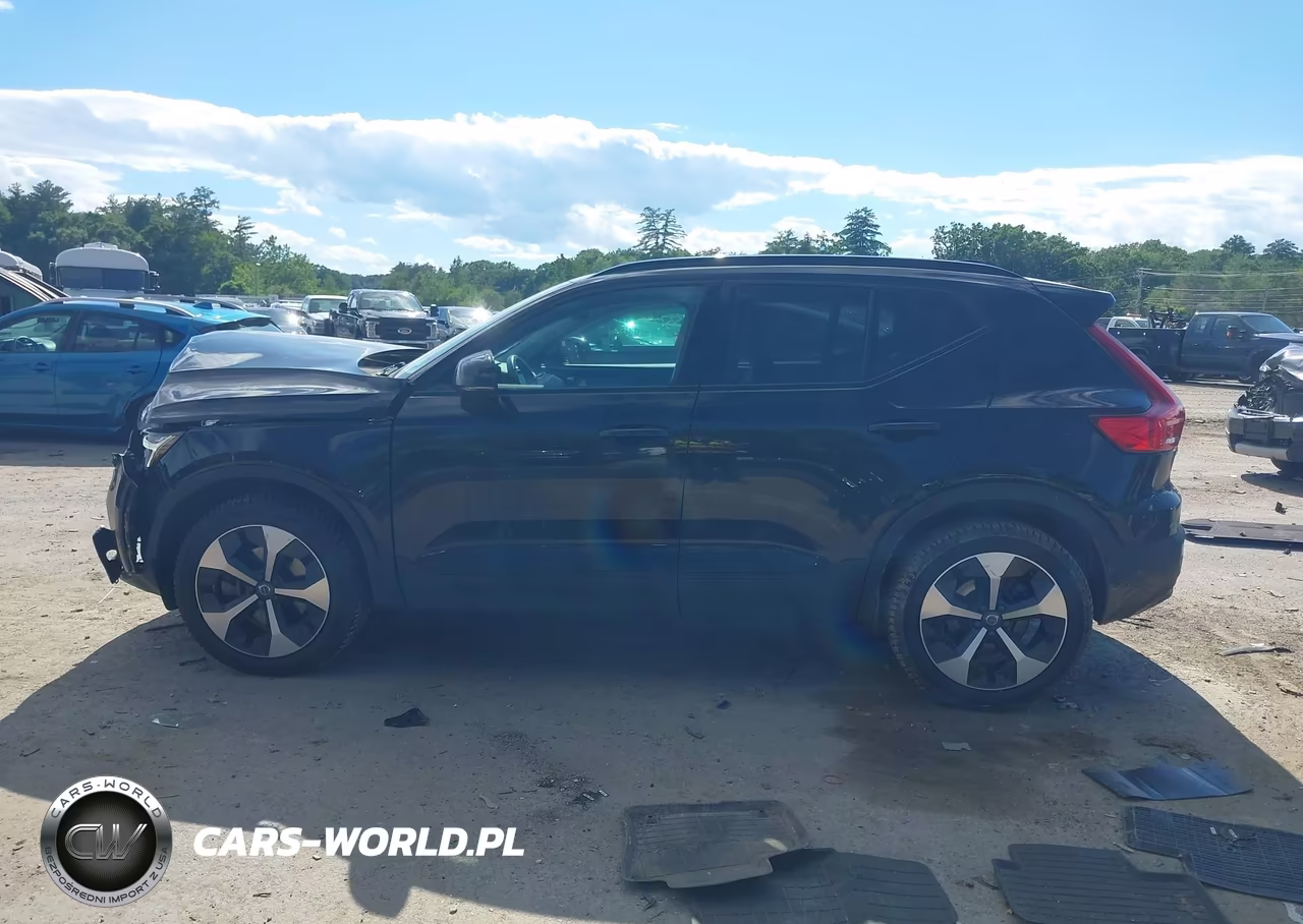 2025 Volvo Xc40 B5 Plus Dark Theme VIN:YV4L12UC9S2476603 - 14