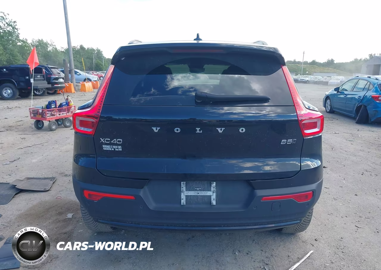 2025 Volvo Xc40 B5 Plus Dark Theme VIN:YV4L12UC9S2476603 - 16