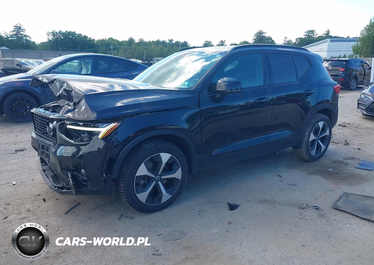2025 Volvo Xc40 B5 Plus Dark Theme VIN:YV4L12UC9S2476603 - 2