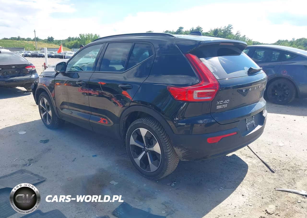 2025 Volvo Xc40 B5 Plus Dark Theme VIN:YV4L12UC9S2476603 - 3