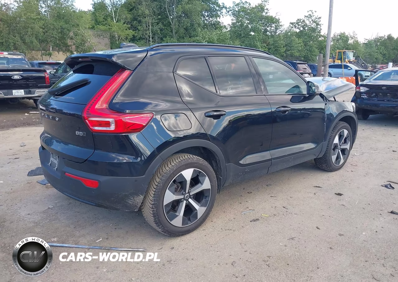 2025 Volvo Xc40 B5 Plus Dark Theme VIN:YV4L12UC9S2476603 - 4