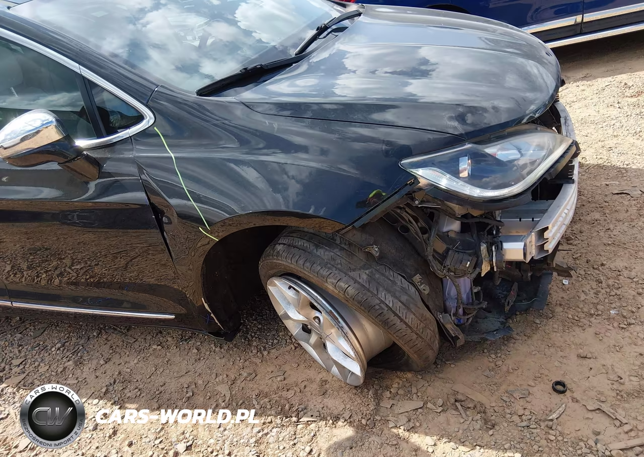 2020 Chrysler Pacifica Limited VIN:2C4RC1GG4LR163140 - 18