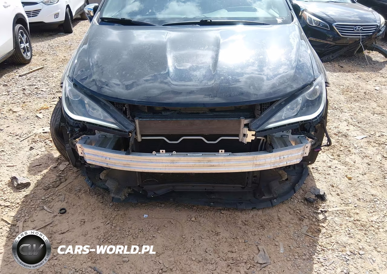 2020 Chrysler Pacifica Limited VIN:2C4RC1GG4LR163140 - 6