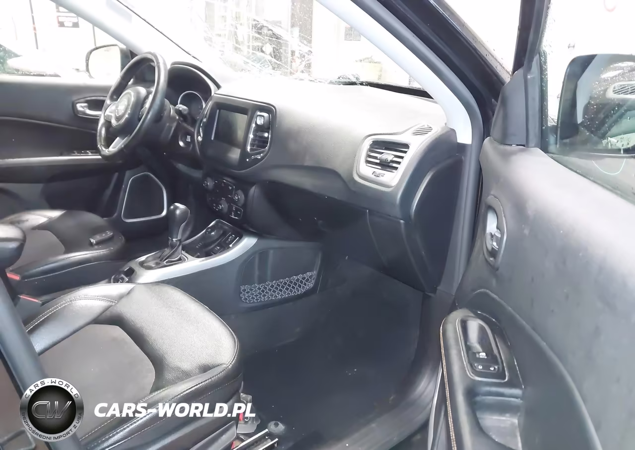 2020 Jeep Compass Latitude 4X4 VIN:3C4NJDBBXLT120291 - 5