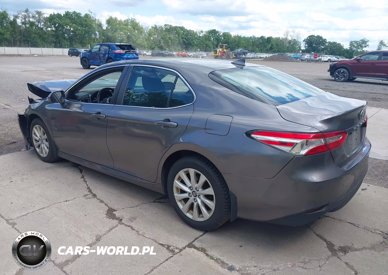 2019 Toyota Camry Le VIN:4T1B11HKXKU843194 - 3