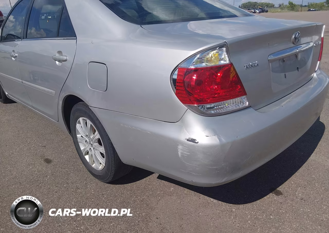 2005 Toyota Camry Le VIN:4T1BE32K05U576001 - 13