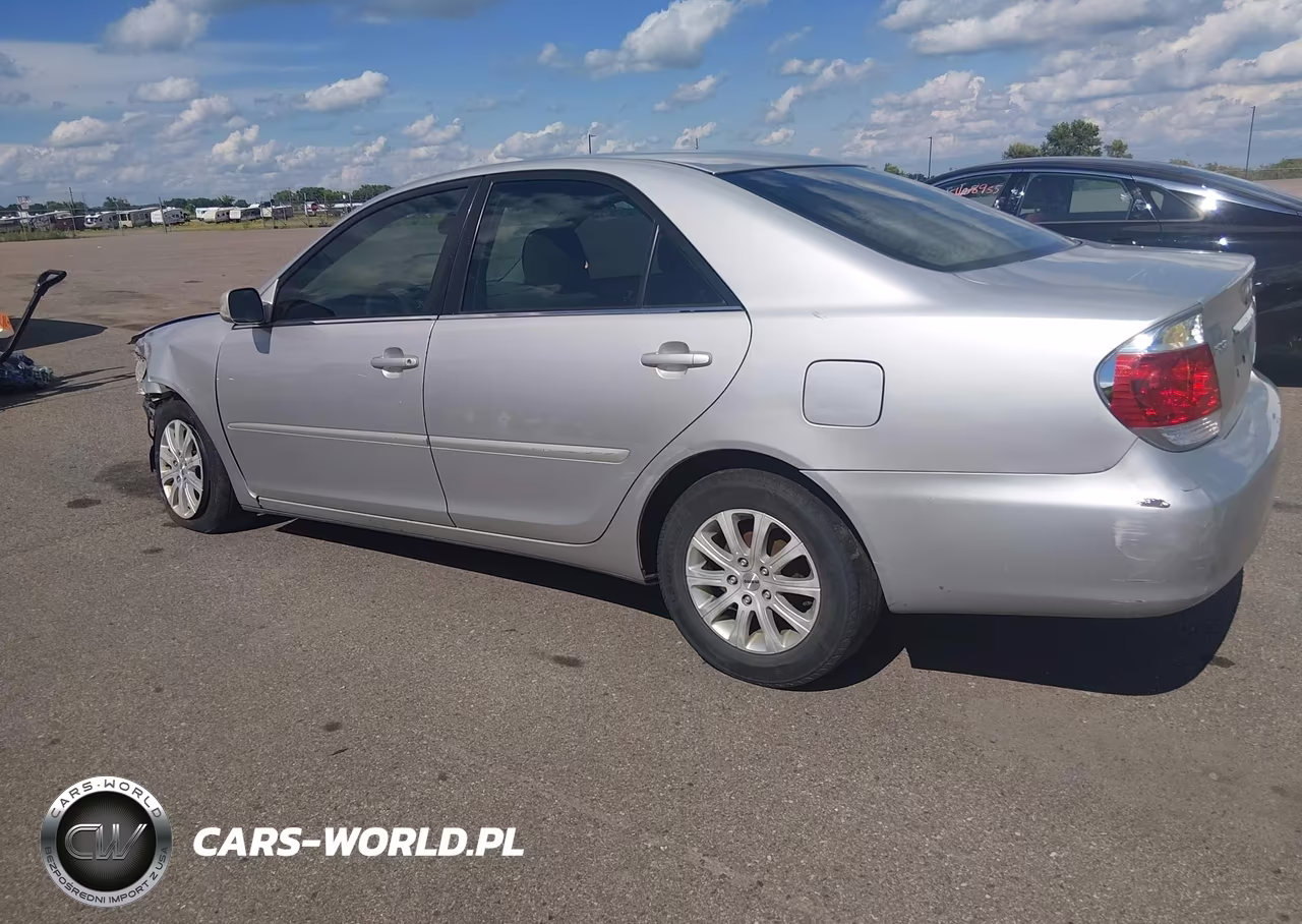 2005 Toyota Camry Le VIN:4T1BE32K05U576001 - 3