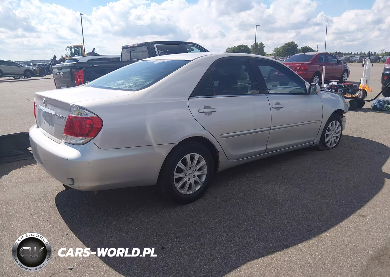 2005 Toyota Camry Le VIN:4T1BE32K05U576001 - 4