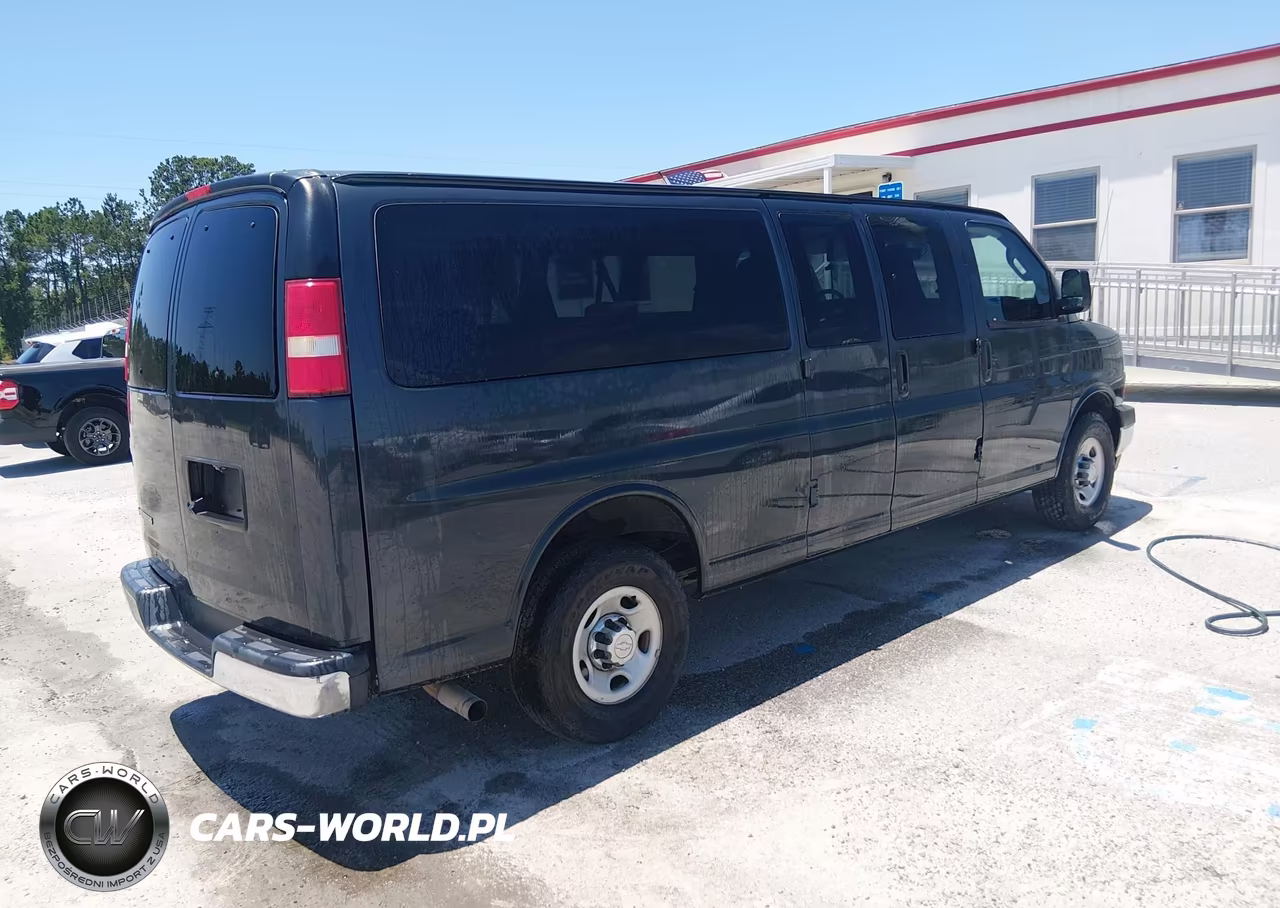 2017 Chevrolet Express 3500 Lt VIN:1GAZGPFFXH1267037 - 4