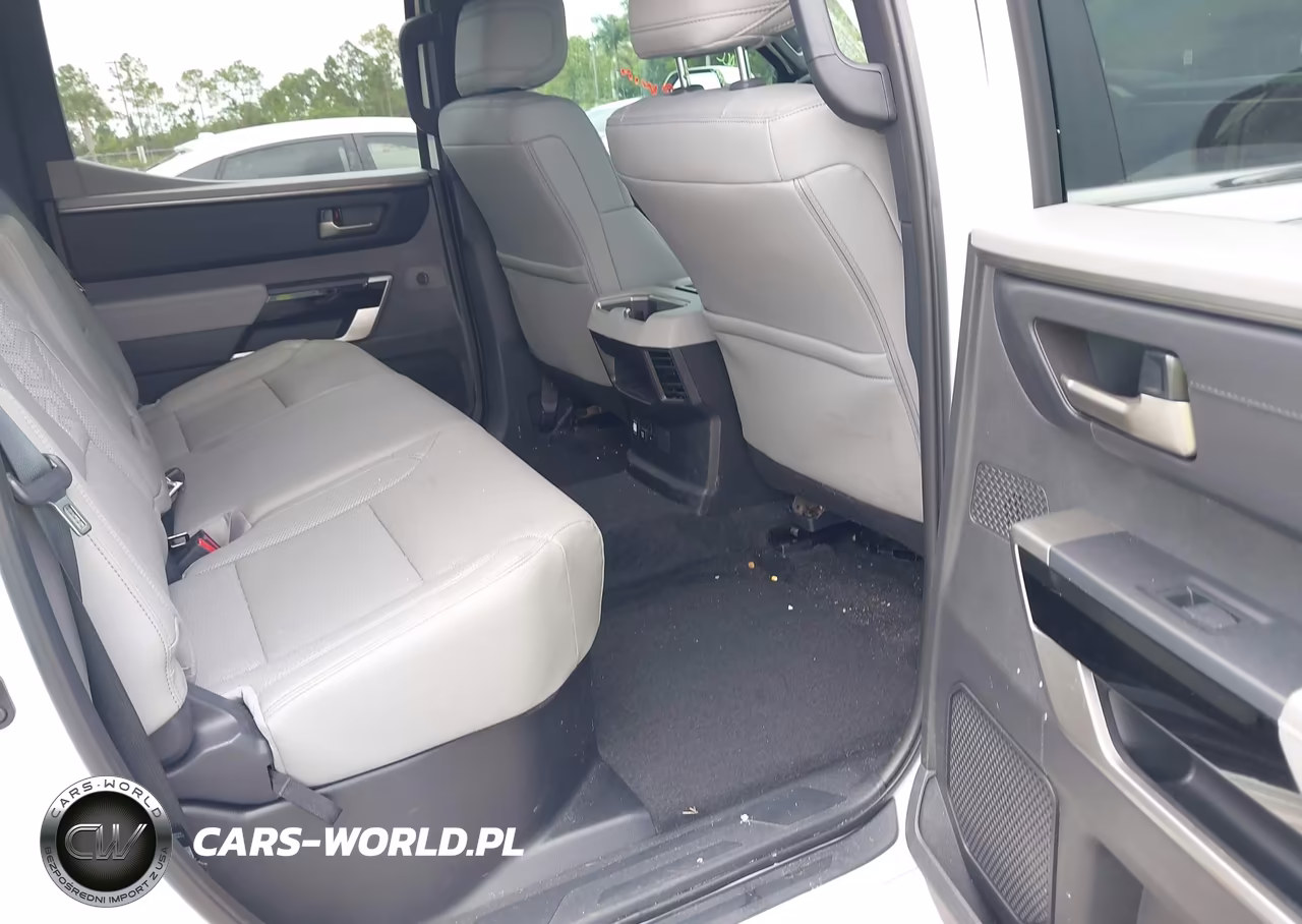 2025 Toyota Tundra Limited VIN:5TFJA5DB7SX290581 - 8