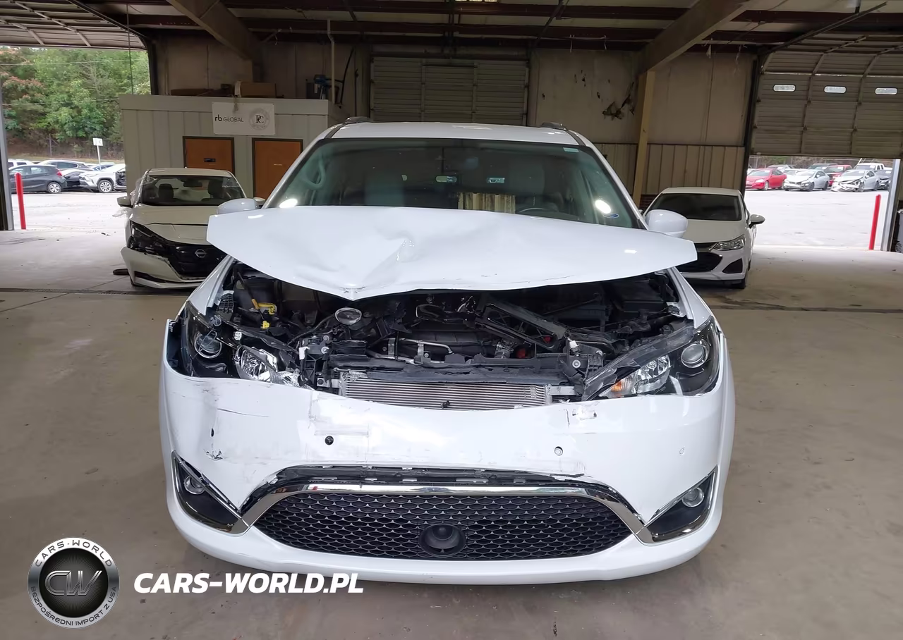 2020 Chrysler Pacifica Touring L Plus VIN:2C4RC1EGXLR230603 - 13