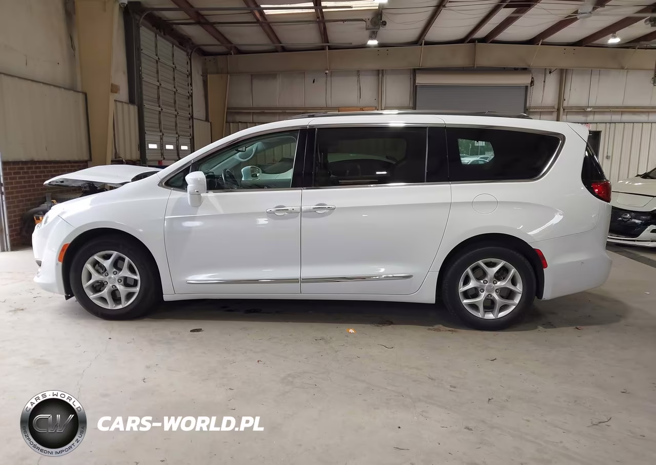 2020 Chrysler Pacifica Touring L Plus VIN:2C4RC1EGXLR230603 - 15