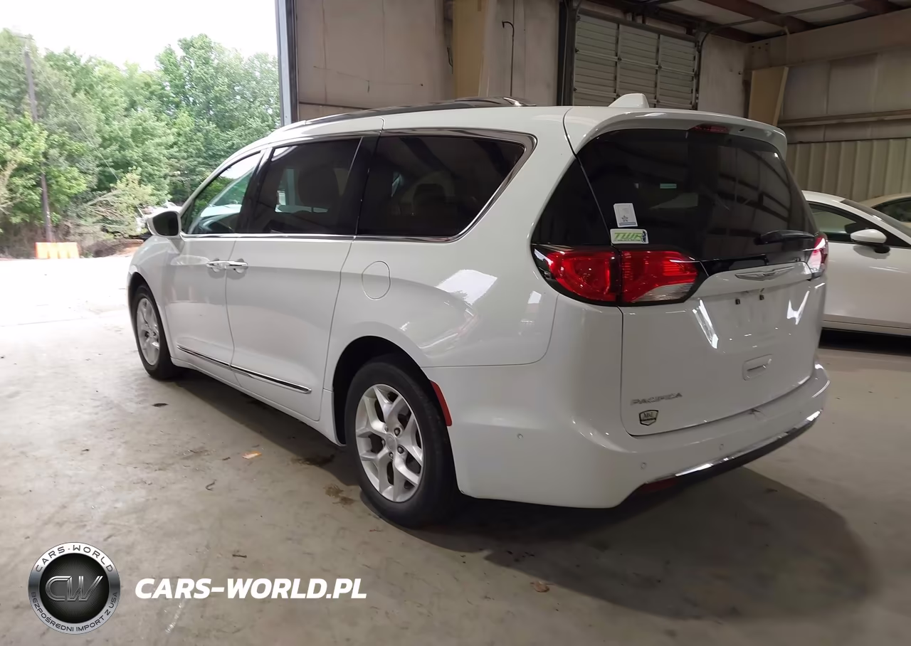 2020 Chrysler Pacifica Touring L Plus VIN:2C4RC1EGXLR230603 - 3