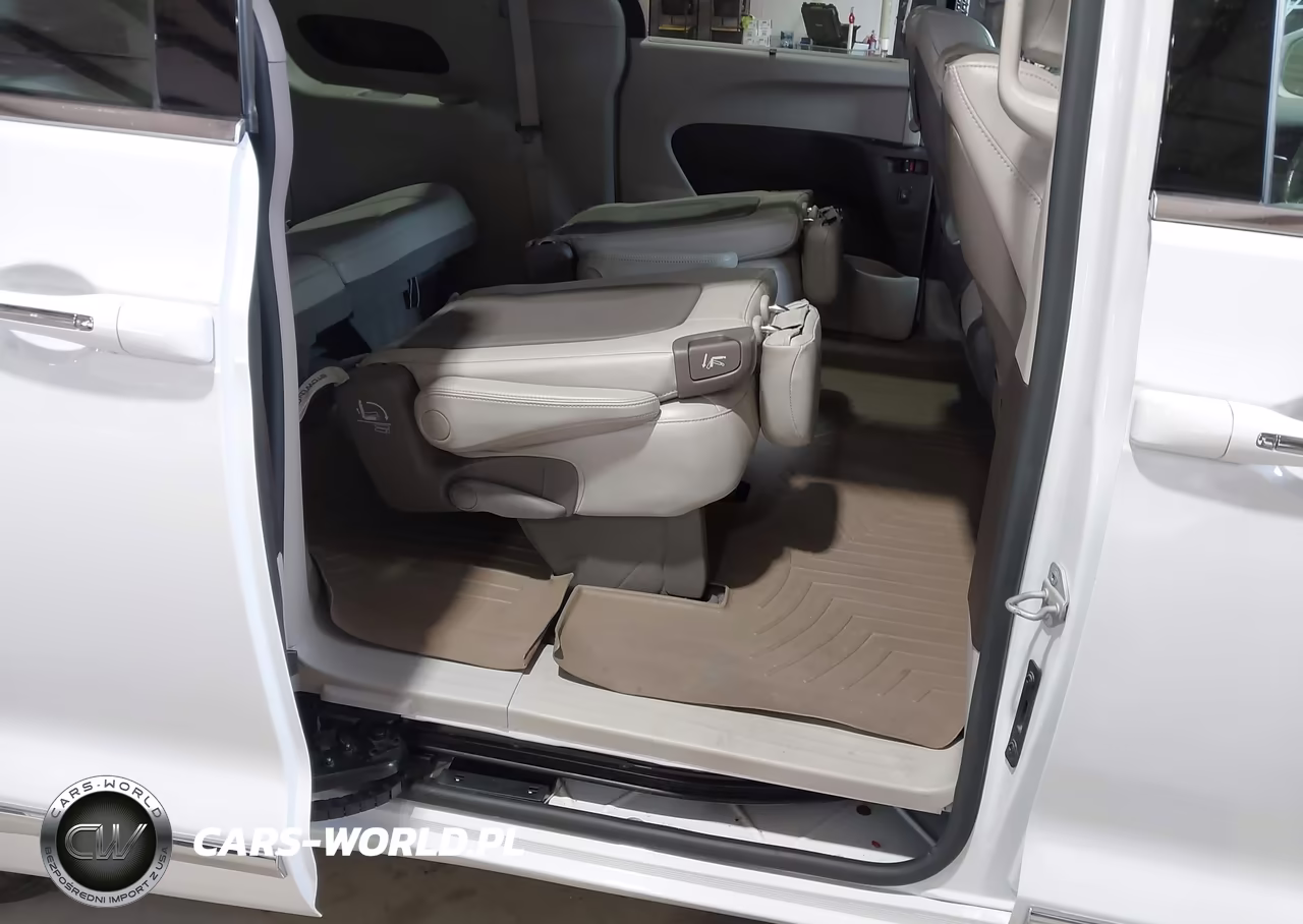 2020 Chrysler Pacifica Touring L Plus VIN:2C4RC1EGXLR230603 - 8