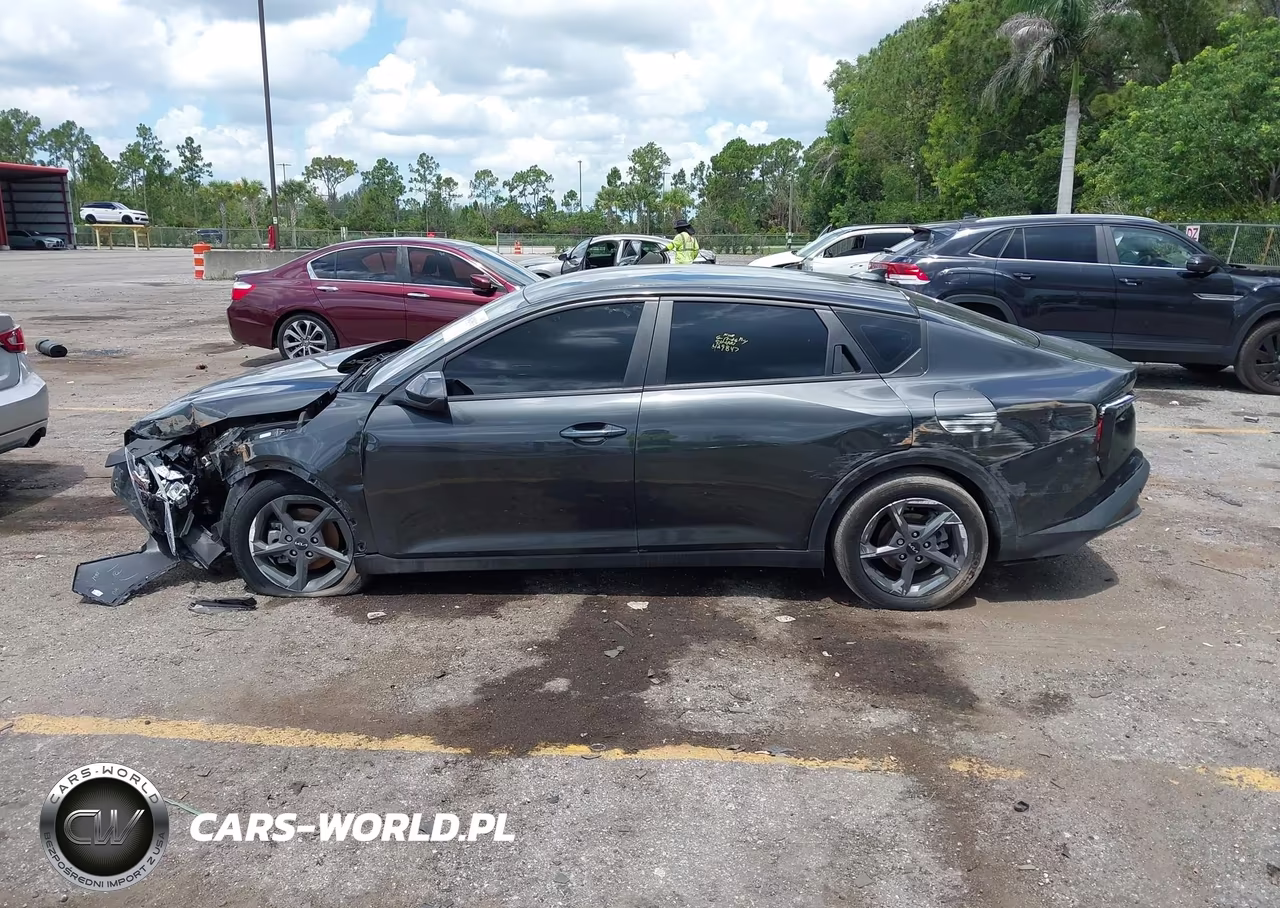 2025 Kia K4 Lxs VIN:3KPFT4DE6SE133466 - 14