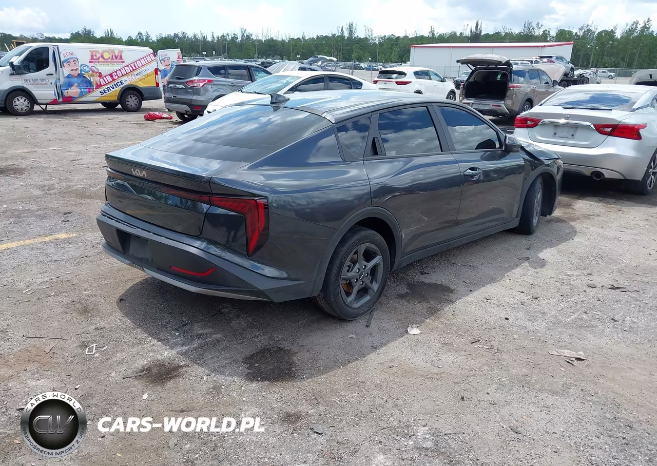 2025 Kia K4 Lxs VIN:3KPFT4DE6SE133466 - 4
