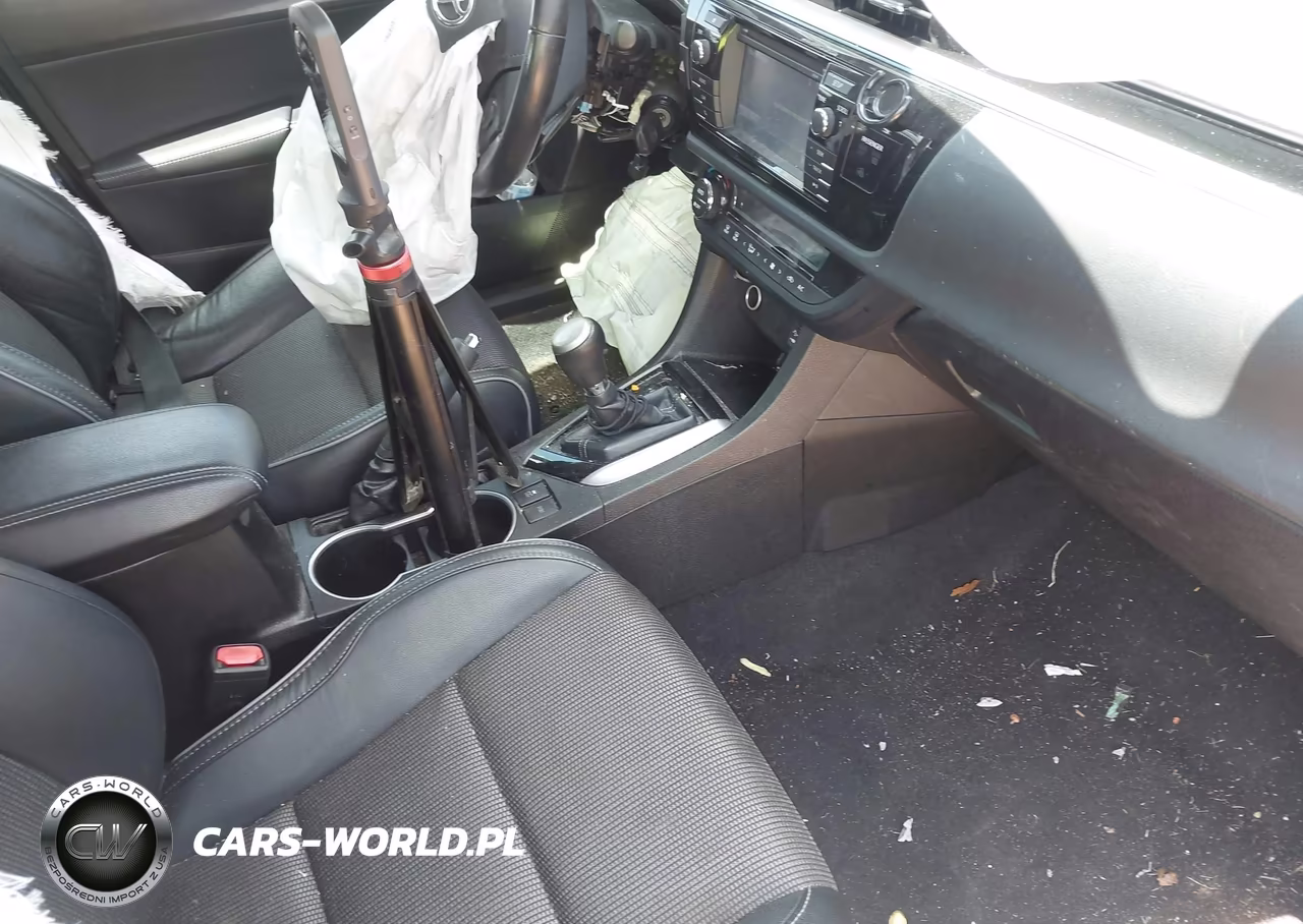2015 Toyota Corolla S Plus VIN:5YFBURHE9FP324676 - 5