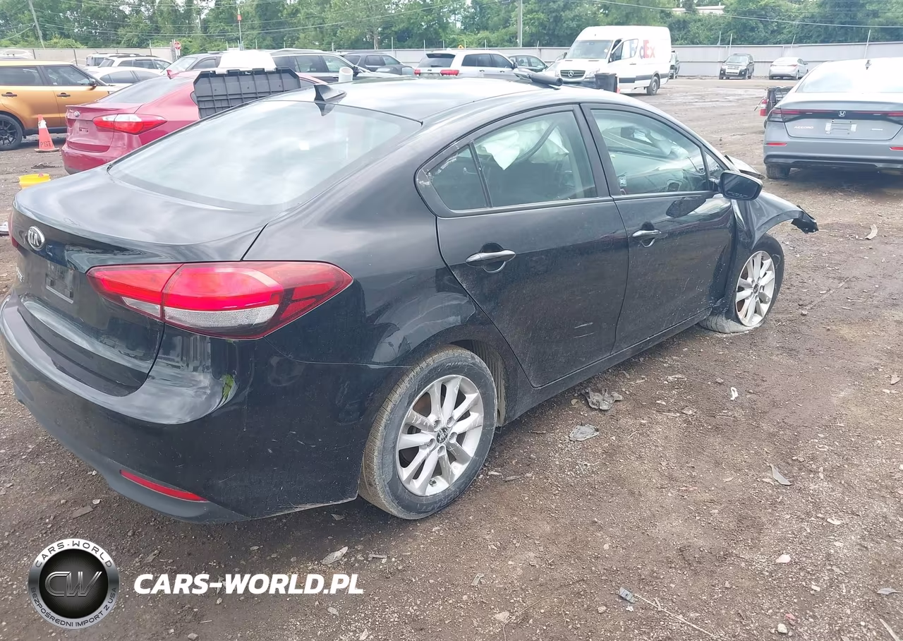 2017 Kia Forte Lx VIN:3KPFL4A7XHE144324 - 4