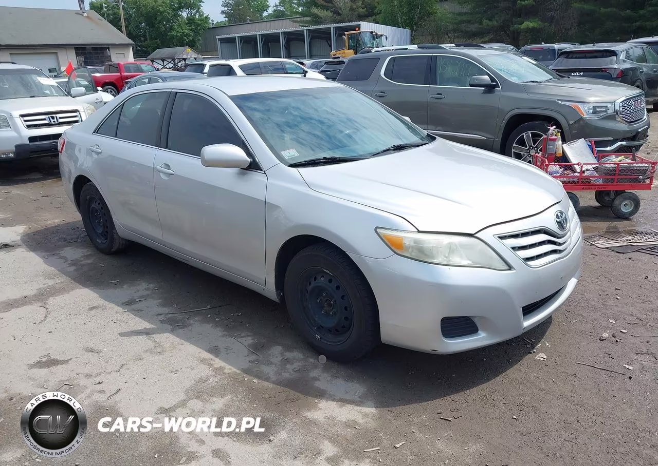2010 Toyota Camry Le – zdjęcie 1 z 11