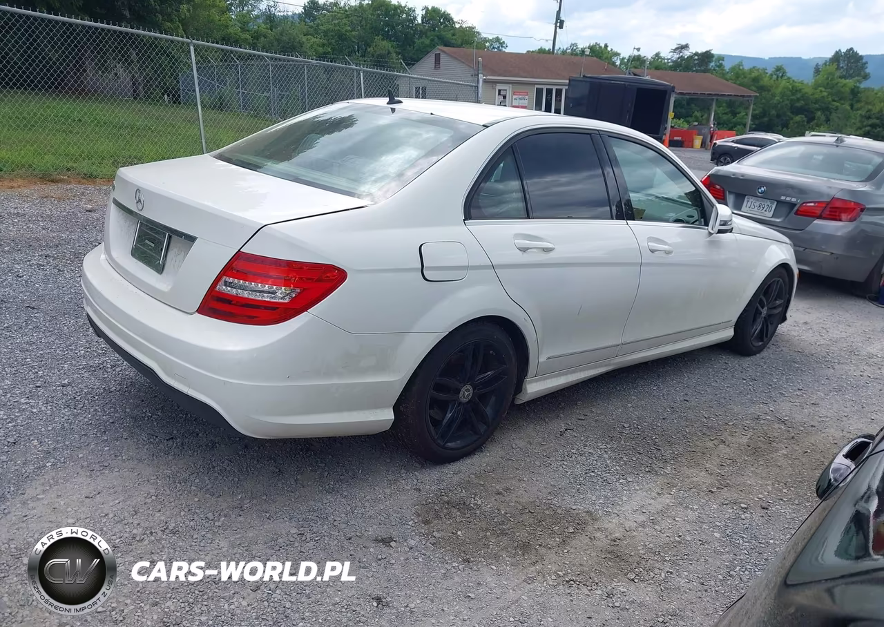 2013 Mercedes-Benz C 250 Sport VIN:WDDGF4HB6DR288091 - 4