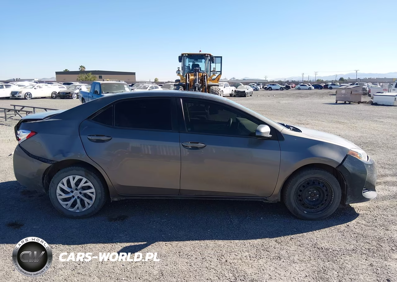 2017 Toyota Corolla Le VIN:5YFBURHEXHP732820 - 13